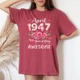 オンバック 79歳 1947年4月 花柄 79歳の誕生日 レディースオーバーサイズコンフォートTシャツ Crimson