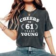 Cheers To 61歳 若い 61歳 61歳 誕生日 男性 女性 レディースオーバーサイズコンフォートTシャツ Pepper