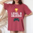 9歳 誕生日シャツ 男の子 女の子 ギフト 9歳 レベルアップ ゲーマー レディースオーバーサイズコンフォートTシャツ Crimson