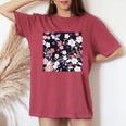 クラシックな桜柄の繊細なピンクの花びら。 レディースオーバーサイズコンフォートTシャツ Crimson