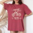 ヴィンテージ 1970 55 歳の誕生日プレゼント 男性 女性 55 歳 レディースオーバーサイズコンフォートTシャツ Crimson