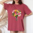 美しいユリの春の花 フローラルプリント ガーデニング レディースオーバーサイズコンフォートTシャツ Crimson