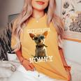 Chihuahua Mommy チワワ ママ ママ 母の日 ママ おもしろ チワワ レディースオーバーサイズコンフォートTシャツ Mustard