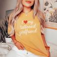 I Heart My Tattooed Girlfriend かわいいレッドハートデザイン レディースオーバーサイズコンフォートTシャツ Mustard
