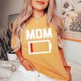Mom Battery Low Mother Family Mama Mommy Mom レディースオーバーサイズコンフォートTシャツ Mustard