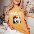 Things I Do In Mypare Time Cat Lover Men レディースオーバーサイズコンフォートTシャツ Mustard