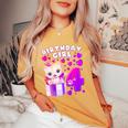キッズ 4歳の誕生日、4歳の女の子、子猫、番号4 レディースオーバーサイズコンフォートTシャツ Mustard