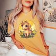 花畑に大きな目を持つかわいいポニー レディースオーバーサイズコンフォートTシャツ Mustard