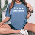 I Have A Girlfriend · 私にはガールフレンドがいます レディースオーバーサイズコンフォートTシャツ Blue Jean