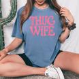 Pink Thug Wife クラシックなギャングスタイルのレトロなステートメント レディースオーバーサイズコンフォートTシャツ Blue Jean