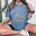Proud Abuela Of A 2026 シニア 卒業 長袖tシャツ レディースオーバーサイズコンフォートTシャツ Blue Jean