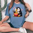 ペンギン食べる ラーメン 麺 ペンギン 男の子 女の子 キッズ 大人 レディースオーバーサイズコンフォートTシャツ Blue Jean