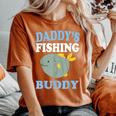 Daddy's Fishing Buddyon Daughter ギフトtシャツ レディースオーバーサイズコンフォートTシャツ Yam