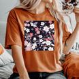 クラシックな桜柄の繊細なピンクの花びら。 レディースオーバーサイズコンフォートTシャツ Yam