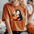 ペンギン食べる ラーメン 麺 ペンギン 男の子 女の子 キッズ 大人 レディースオーバーサイズコンフォートTシャツ Yam