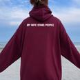 My Wifetabs People Wife Quote レディース オーバーサイズ パーカー バックプリント Maroon
