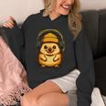 かわいいハリネズミ、ビーニーとヘッドフォン、居心地の良い音楽愛好家。 長袖tシャツ パーカー