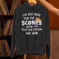 クロテッドクリームとジャムの入ったスコーンを食べに来ただけだよ パーカー