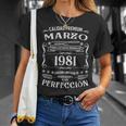 45 Cumpleaños Nacido En Marzo De 1981Intage 45 Años Camiseta unisex Regalos para ella