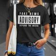 Fake News Advisory Defund The Media Tシャツ 彼女への贈り物