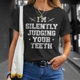 I'milently Judging Your Th Dentist Dentistry Dentistry Dentists Tシャツ 彼女への贈り物