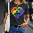 Lgbt Love Is Lovetシャツレトロハートゲイレズビアンプライド月間 Tシャツ 彼女への贈り物