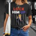 Lock Him Up Anti Trump Political Tシャツ 彼女への贈り物