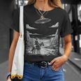 Lone Cowboy Watching Ufo 空飛ぶ円盤 キャニオン Tシャツ 彼女への贈り物