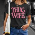 Pink Thug Wife クラシックなギャングスタイルのレトロなステートメント Tシャツ 彼女への贈り物