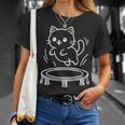 かわいい猫トランポリンシンクロナイズド・トランポリン Tシャツ 彼女への贈り物