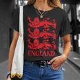 イングランドのスポーツファンのためのイングリッシュフットボールサッカーグラフィック Tシャツ 彼女への贈り物