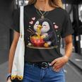 ペンギン食べる ラーメン 麺 ペンギン 男の子 女の子 キッズ 大人 Tシャツ 彼女への贈り物