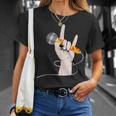 ボーカルマイクを持つロックシンガーの手 Tシャツ 彼女への贈り物
