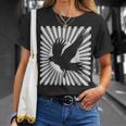 レトロなカラスの美学 日本の旭日旗 黒カラス Tシャツ 彼女への贈り物