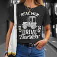 本物の男はトラクターを運転する 農作業 ランチ 農家 ファーム Tシャツ 彼女への贈り物