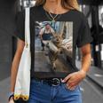 猫が魚市場を盗む冒険ファニーアートミーム Tシャツ 彼女への贈り物