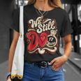 私たちはまだ17歳面白いカップル結婚17周年を迎えます Tシャツ 彼女への贈り物