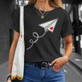 赤いハートの紙飛行機、紙飛行機のメッセージ Tシャツ 彼女への贈り物