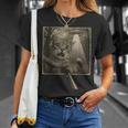 面白いsf自撮り猫とエイリアンビジターの不気味な瞬間。 Tシャツ 彼女への贈り物