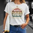 1961年3月の誕生日記念限定版ヴィンテージ65歳。 Tシャツ 彼女への贈り物