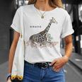 Giraffe キリン イラスト おしゃれ かっこいい キリンの絵 リアル 熱帯の花 野生生物 キリン好き Tシャツ 彼女への贈り物
