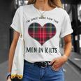 I'm Only Here For The In Kilts タータンチェック ハート Tシャツ 彼女への贈り物