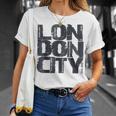 I Love London、クールでレトロなロンドンのファッショングラフィックデザイン。 Tシャツ 彼女への贈り物
