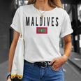 モルディブ国旗-お土産モルディブ。 Tシャツ 彼女への贈り物