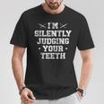 I'milently Judging Your Th Dentist Dentistry Dentistry Dentists Tシャツ 面白い贈り物