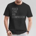 Peace Love And Compassion シャツ インスピレーションを与える引用 レトロ Tシャツ 面白い贈り物