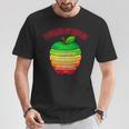 「Powered By Apples（リンゴの力）」リンゴ スライス 充電 バッテリー 残量 おもしろみ 可愛い Tシャツ 面白い贈り物