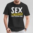 セックスインストラクター 初めてのレッスン 自由恋愛 セックス教師 Tシャツ 面白い贈り物
