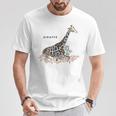 Giraffe キリン イラスト おしゃれ かっこいい キリンの絵 リアル 熱帯の花 野生生物 キリン好き Tシャツ 面白い贈り物