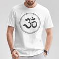 Om スピリチュアルシンボル ヨガ 瞑想 オーム Tシャツ 面白い贈り物